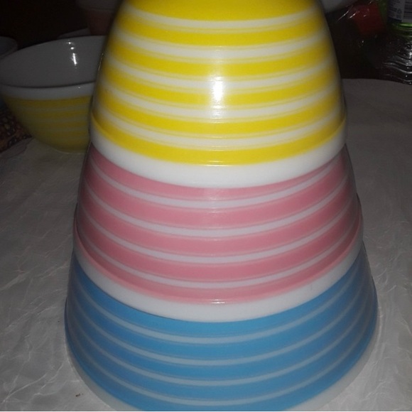 VINTAGE PYREX RAINBOW-STIPE Mixing Bowl Set - Picture 2 of 9